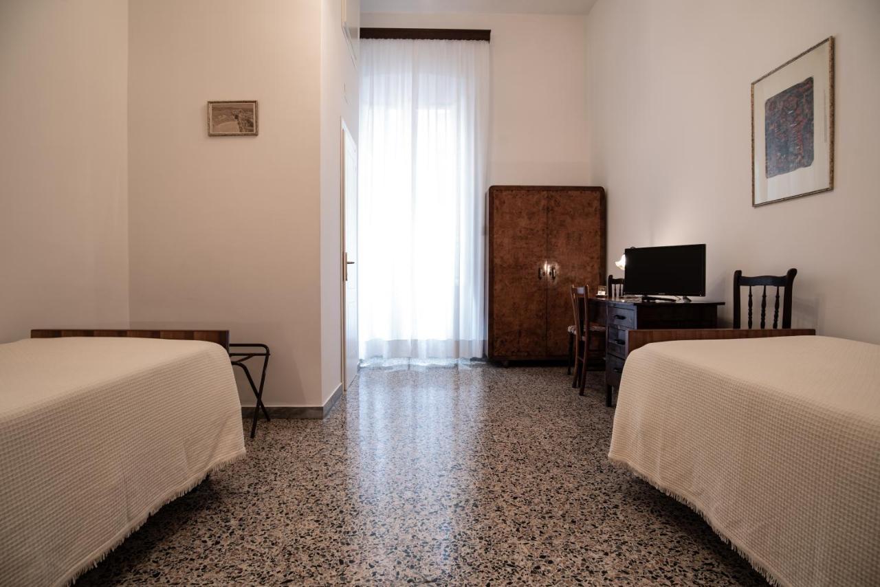 Hotel Aer Bj Vittoria Cagliari Bagian luar foto