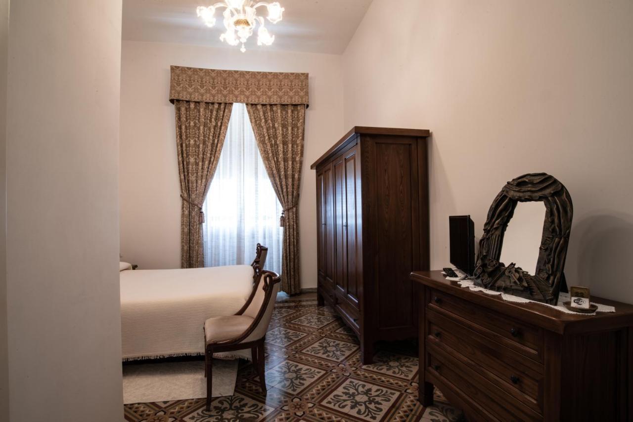 Hotel Aer Bj Vittoria Cagliari Bagian luar foto