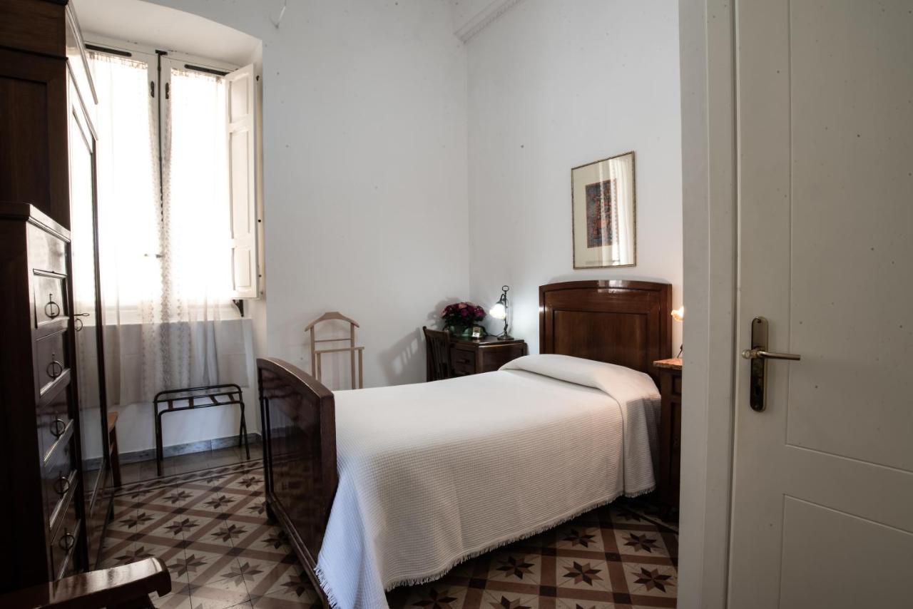 Hotel Aer Bj Vittoria Cagliari Bagian luar foto