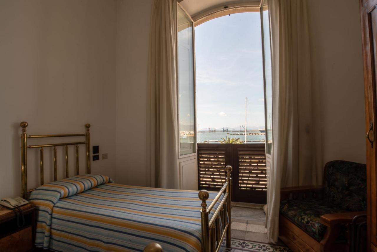 Hotel Aer Bj Vittoria Cagliari Bagian luar foto