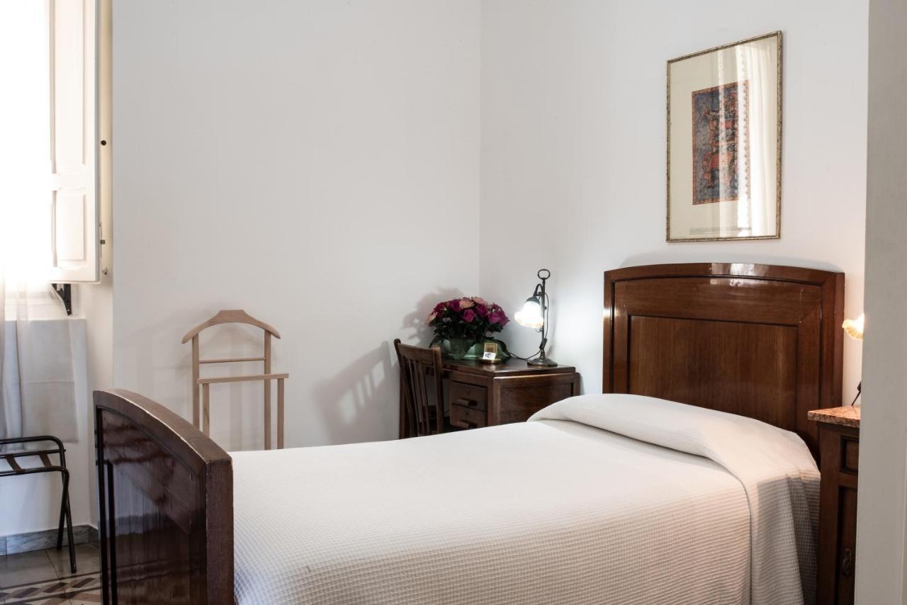 Hotel Aer Bj Vittoria Cagliari Bagian luar foto