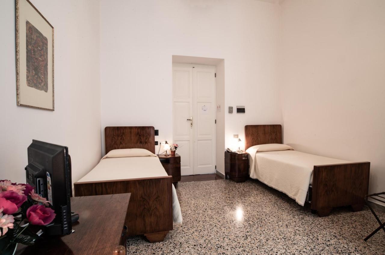 Hotel Aer Bj Vittoria Cagliari Bagian luar foto