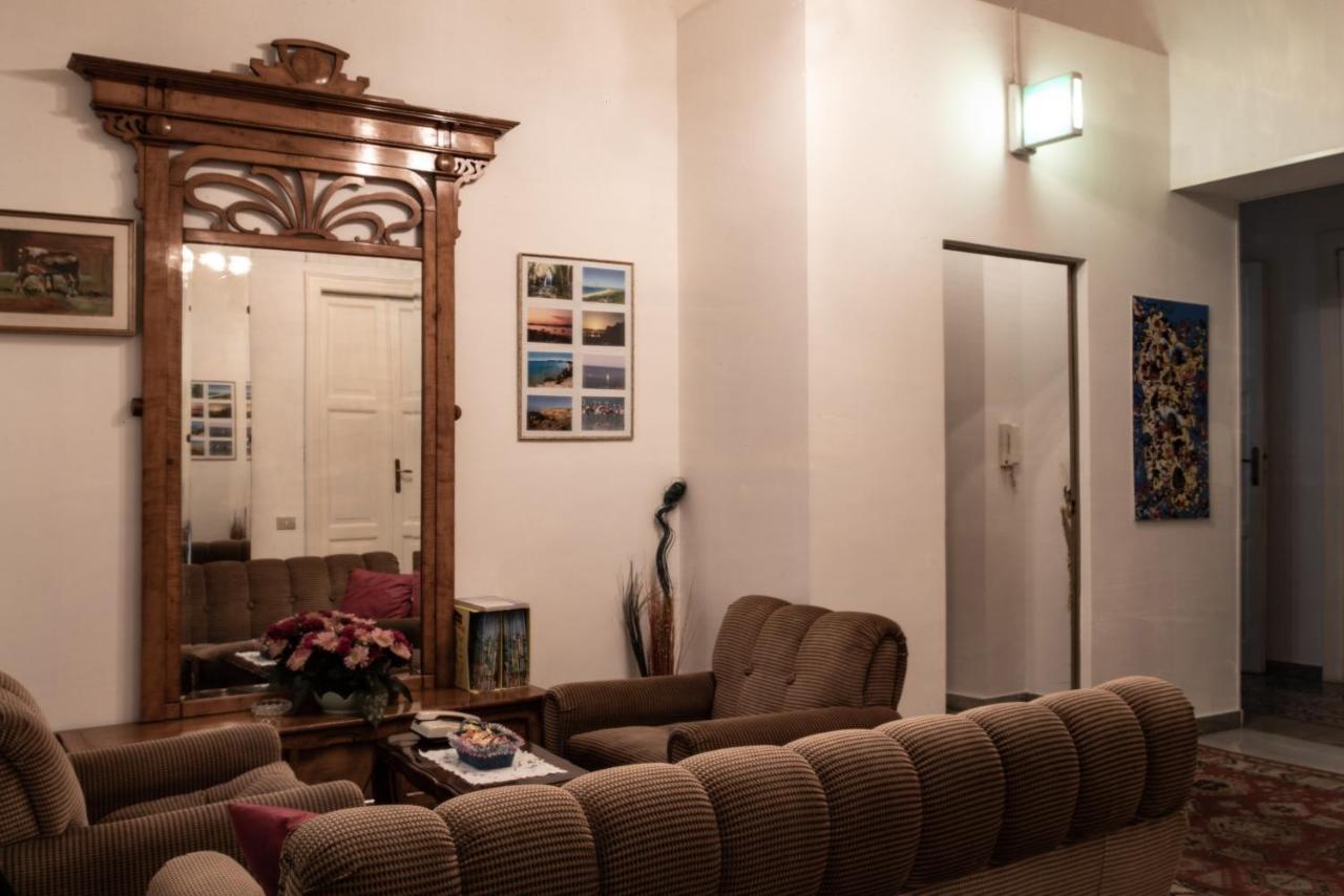 Hotel Aer Bj Vittoria Cagliari Bagian luar foto