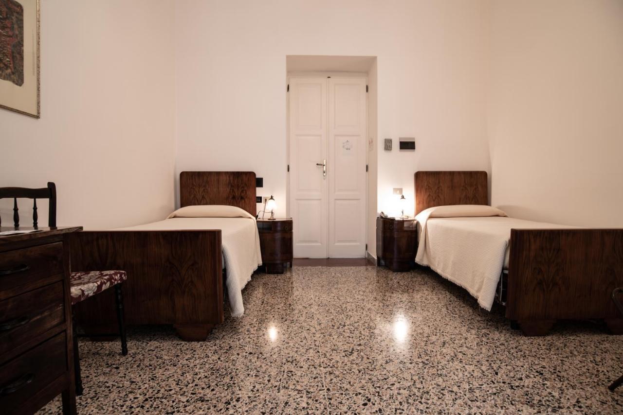 Hotel Aer Bj Vittoria Cagliari Bagian luar foto