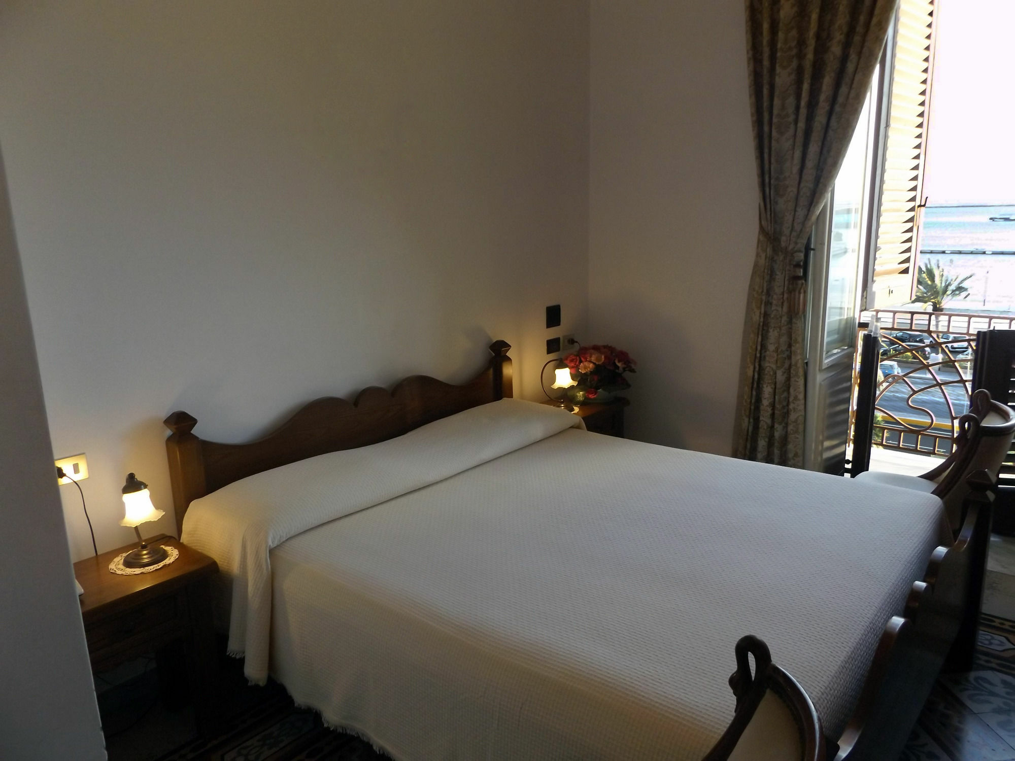 Hotel Aer Bj Vittoria Cagliari Bagian luar foto