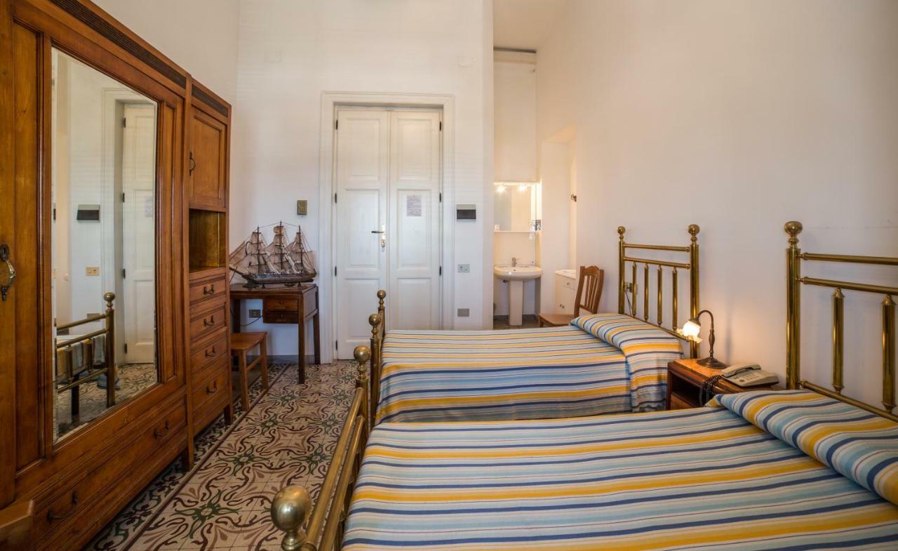 Hotel Aer Bj Vittoria Cagliari Bagian luar foto
