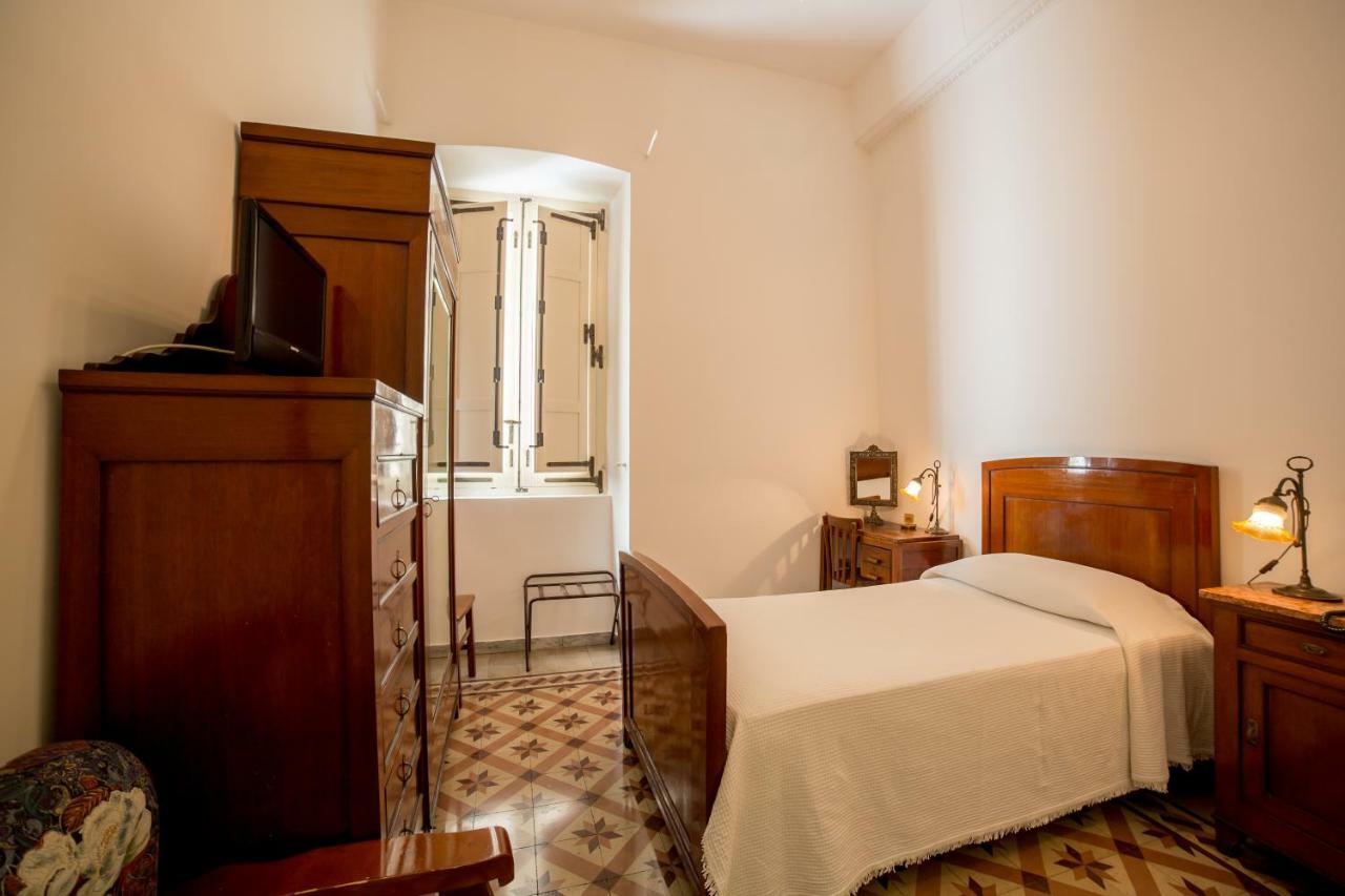Hotel Aer Bj Vittoria Cagliari Bagian luar foto