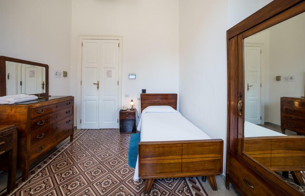Hotel Aer Bj Vittoria Cagliari Bagian luar foto
