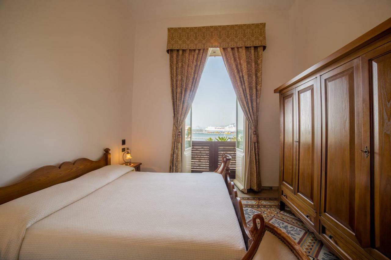 Hotel Aer Bj Vittoria Cagliari Bagian luar foto