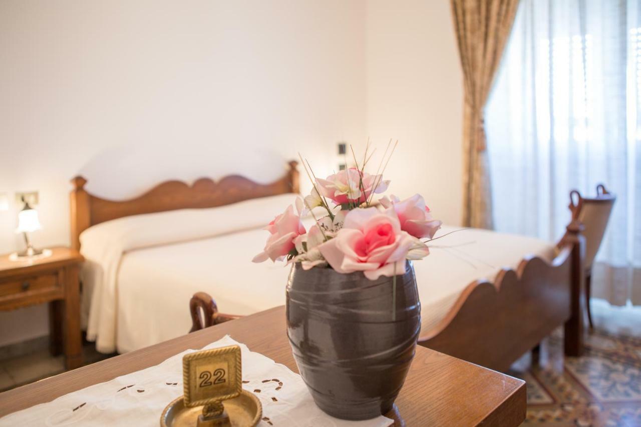 Hotel Aer Bj Vittoria Cagliari Bagian luar foto
