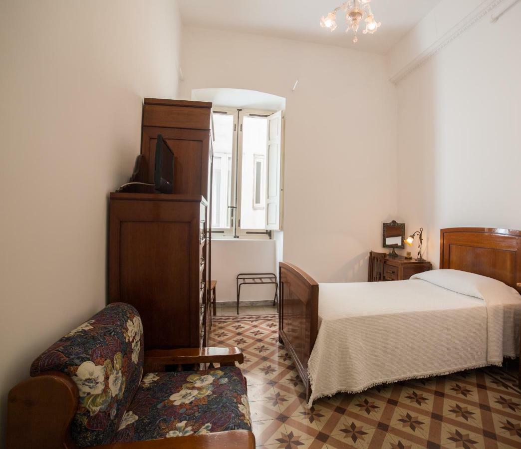 Hotel Aer Bj Vittoria Cagliari Bagian luar foto